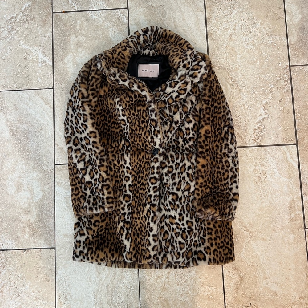 BCBGgeneration Maidweight Faux-Fur  Lepard-Print Coat Size Medium MSRP